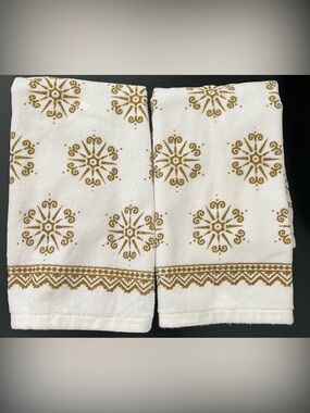 Dena Majestic Gold Sunburst Print Fingertip/Hand Towels Set of 2